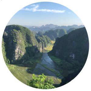 Berge mit Reisfeldern in Vietnam